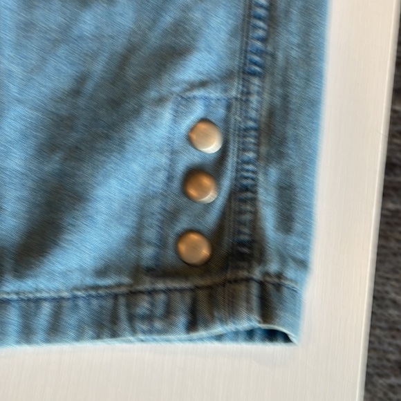 Waist 20-23” rise 13 inches inseam 20 inches cute little buttons detail on Leg - Picture 2 of 10
